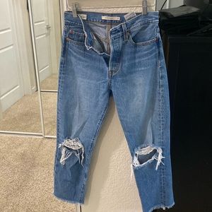 Women’s Levi’s wedgie straight distressed jeans- size 26